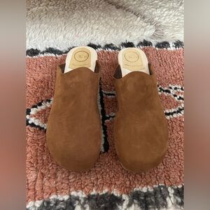No. 6 Contour slip on clog